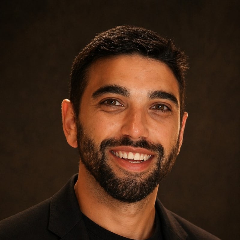 Portrait of Eyal Cohen, founder of EmberLabs.